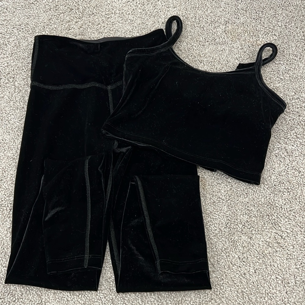 Beyond yoga velvet set in black bottoms size small top size xs